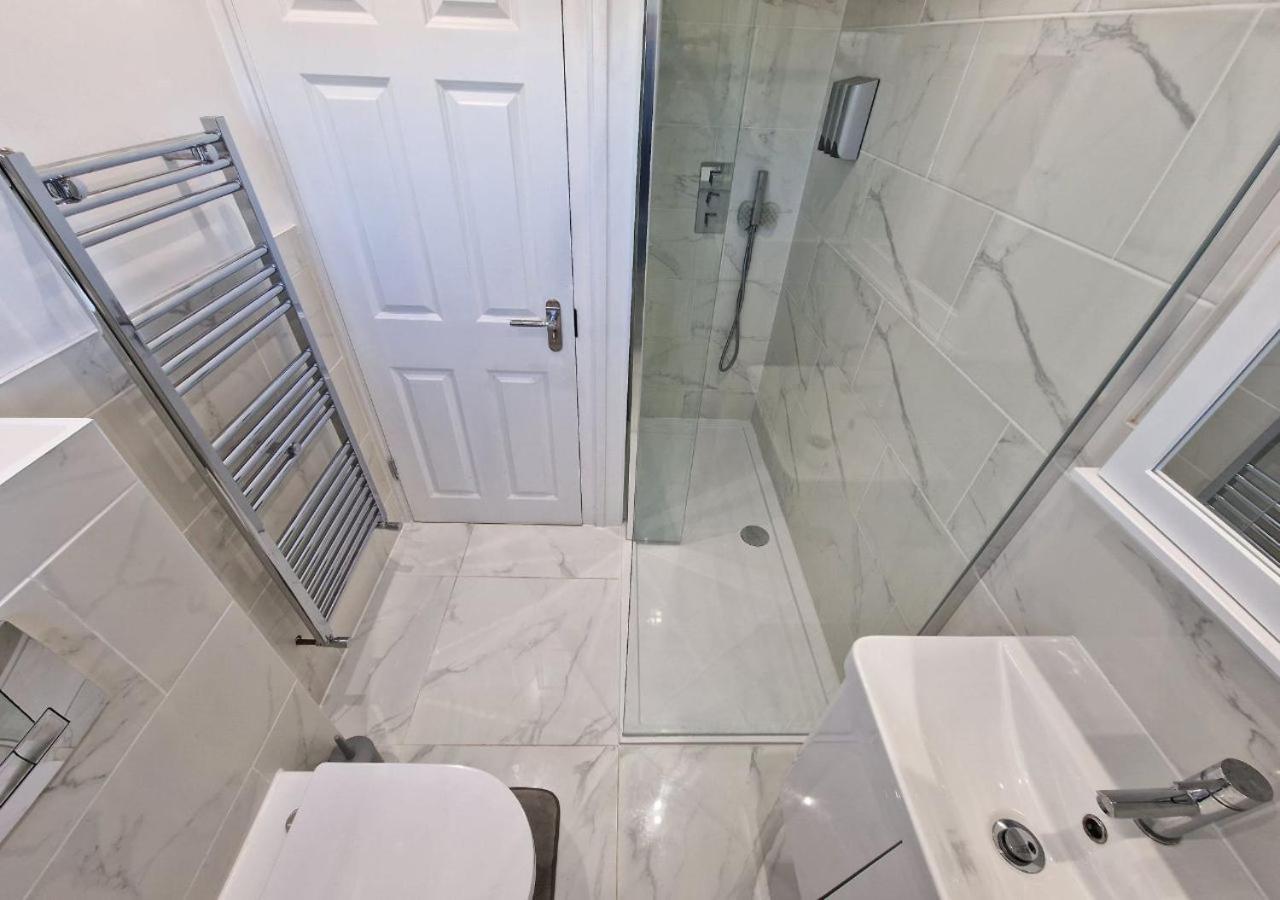 Private Room In London Enfield With Parking Exterior foto