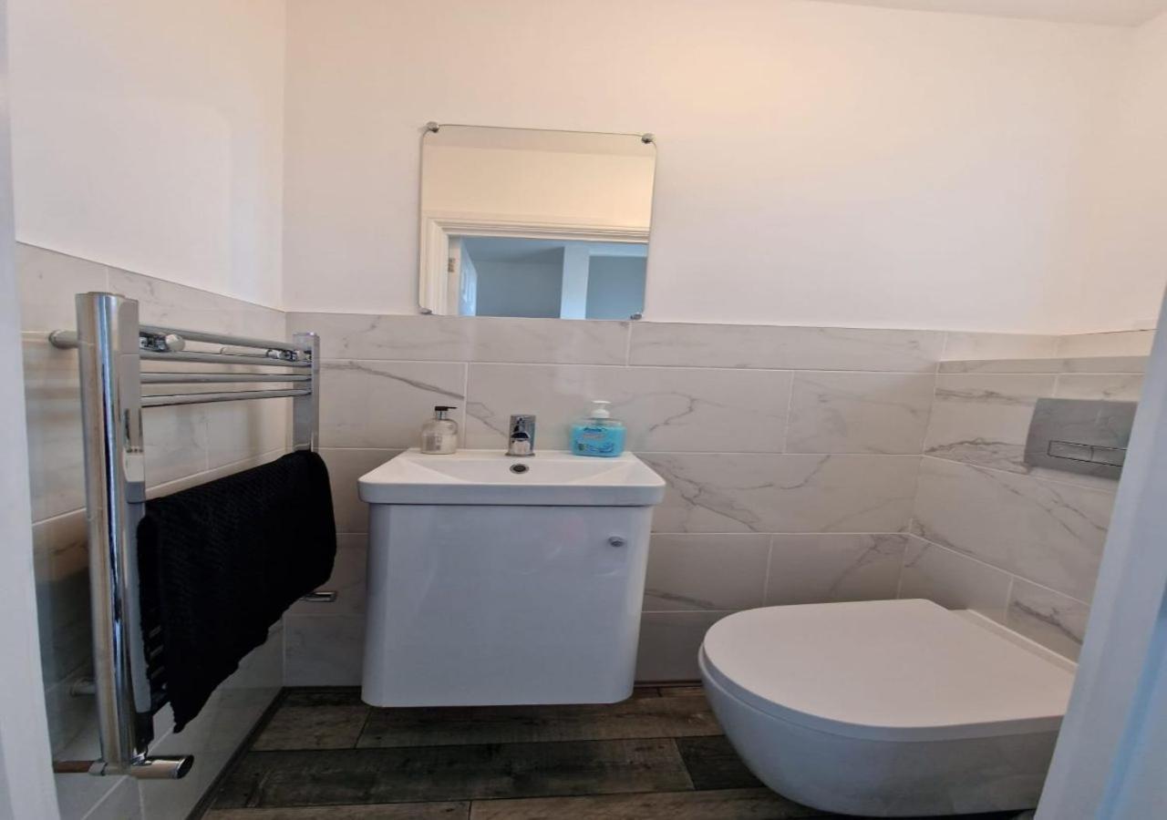 Private Room In London Enfield With Parking Exterior foto